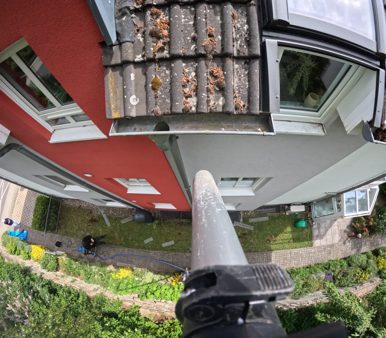 Dachrinnenreinigung Frankfurt Mehrfamilienhaus RELTRO