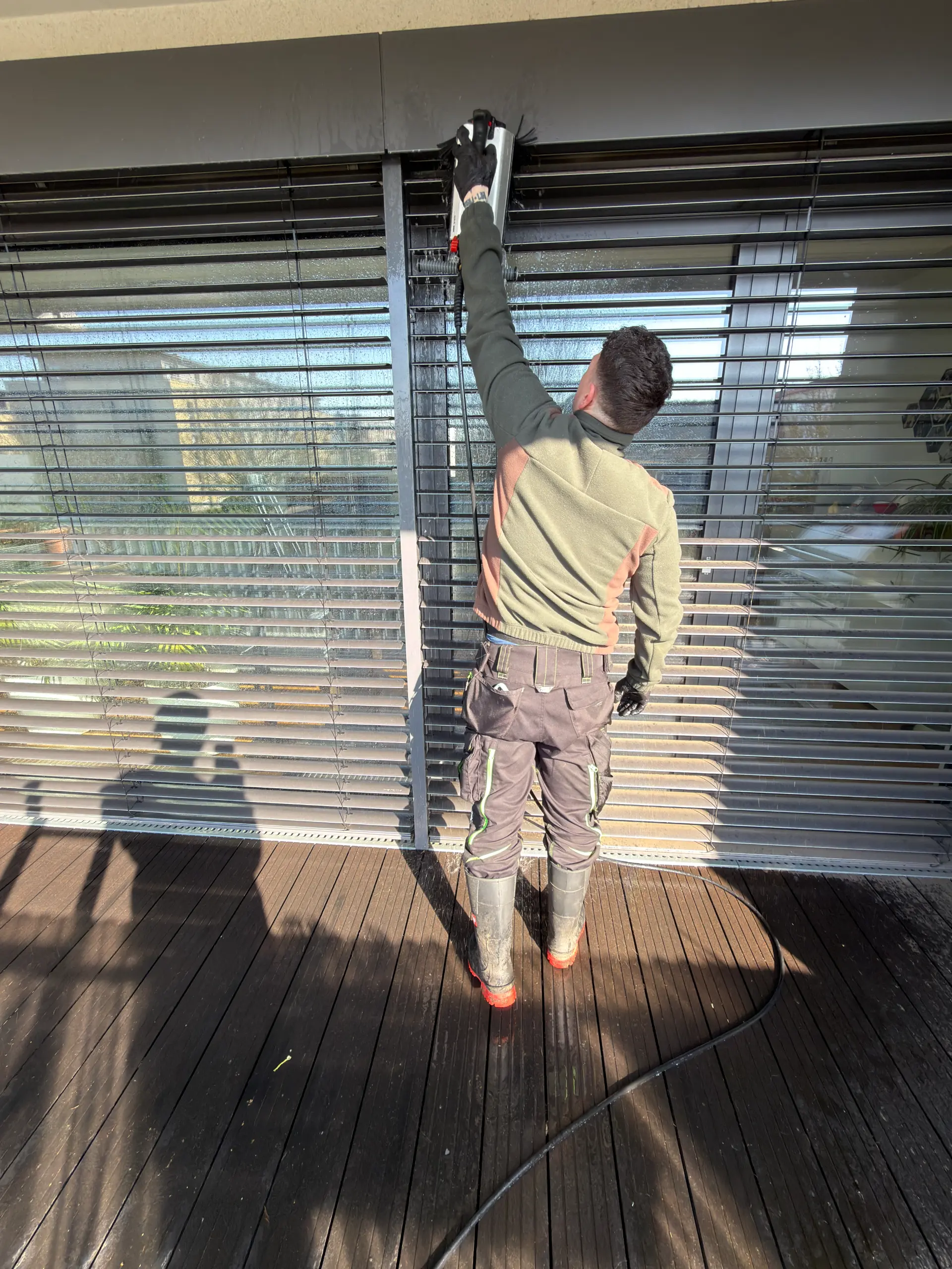 Raffstorenreinigung Balkon Wiesbaden RELTRO