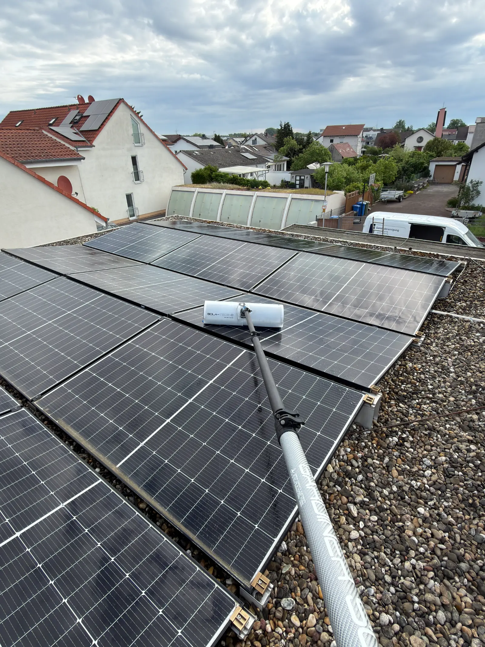 Solarreinigung Sola-Tecs Flachdach Arbeit Rhein-Main RELTRO