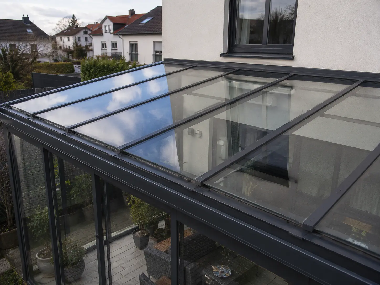 Wintergartenreinigung Wiesbaden sauberes Glasdach RELTRO